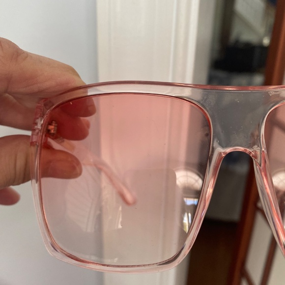 Oversized Pink sunglasses and pink snakeskin hard case - Picture 6 of 13